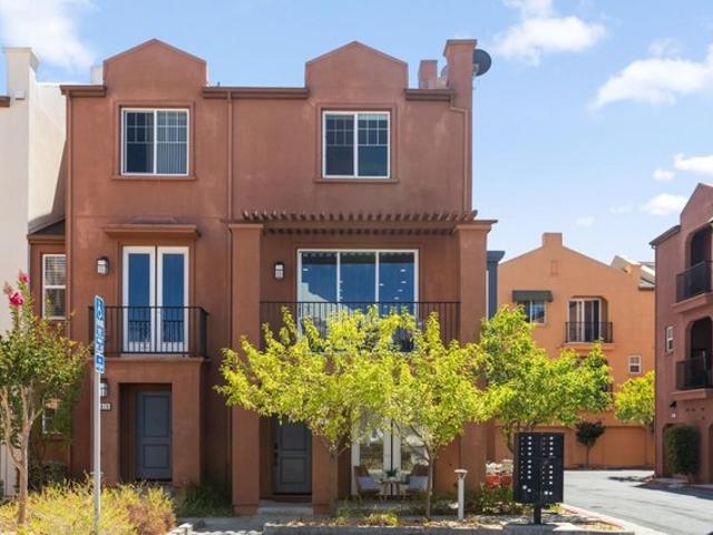 Townhouse for sale in San Mateo, California