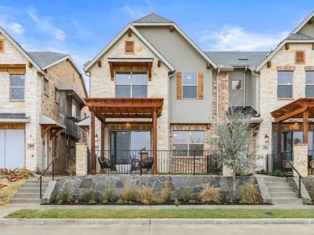 Townhouse for sale in Denton, Texas