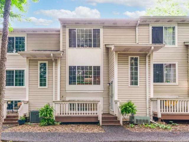 Townhouse for sale in Round Lake, Illinois