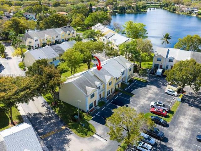 Townhouse for sale in Cooper City, Florida