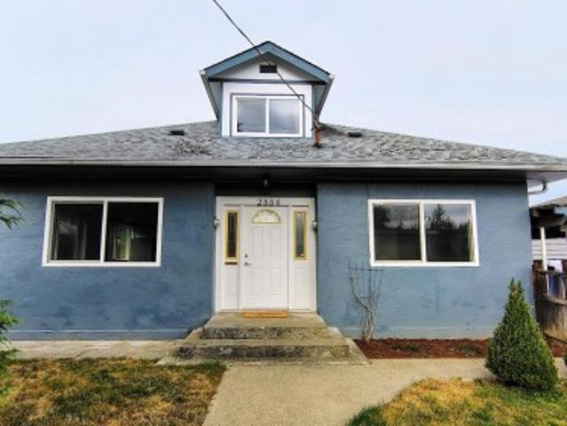 House for sale in Clayoquot, British Columbia
