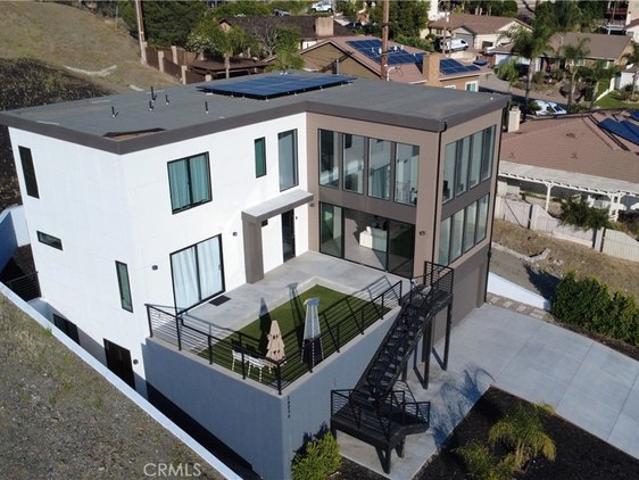 House for sale in Canyon Lake, California