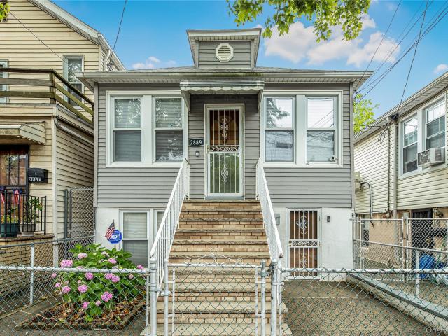 House for sale in The Bronx, Arverne