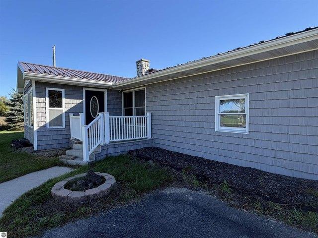 House for sale in Six Lakes, Belvidere Township