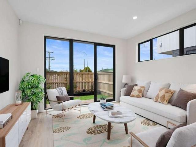 Townhouse for rent in Te Atatū Peninsula, Henderson-Massey