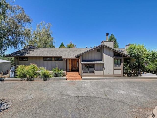 House for sale in Camino, California