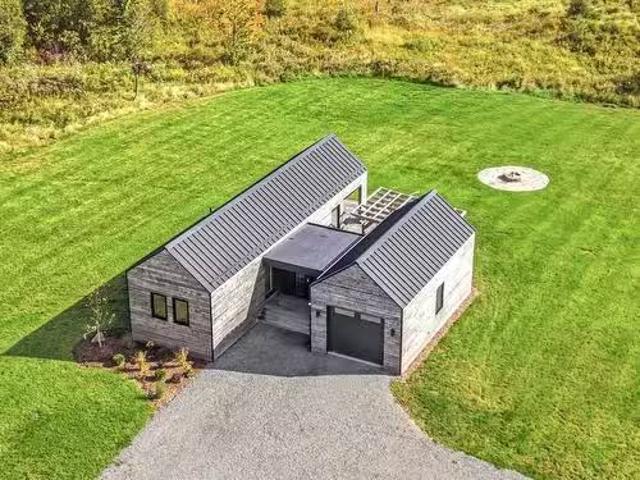 House for sale in Middleboro, Cumberland County