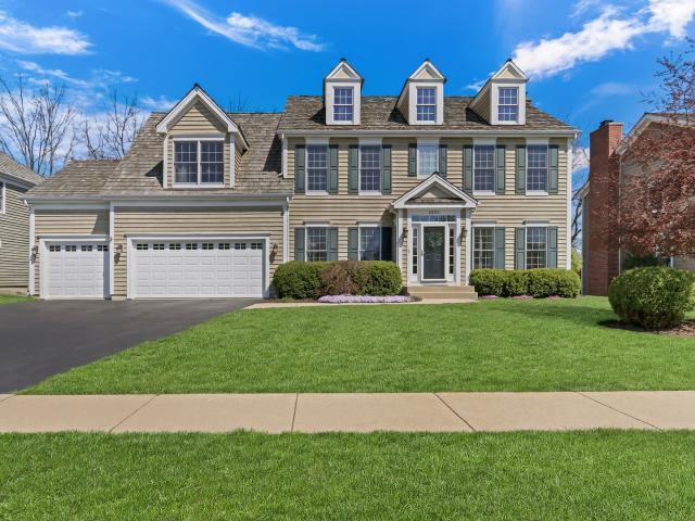 House for sale in Lindenhurst, Illinois