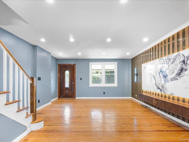 House for sale in The Bronx, Arverne