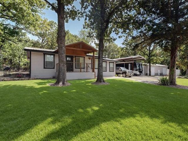 House for sale in Wills Point, Texas