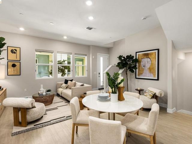 Townhouse for sale in Hayward, Alameda County