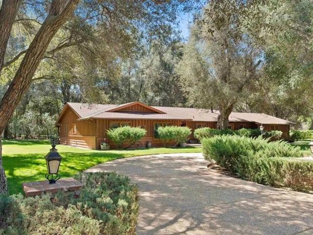 House for sale in Pine Valley, California