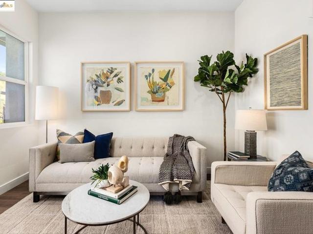 Townhouse for sale in Hayward, Alameda County