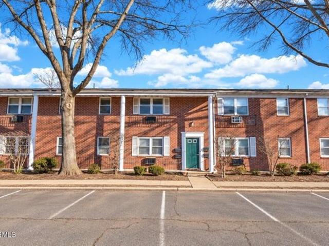 Condo for sale in Spotswood, Middlesex County