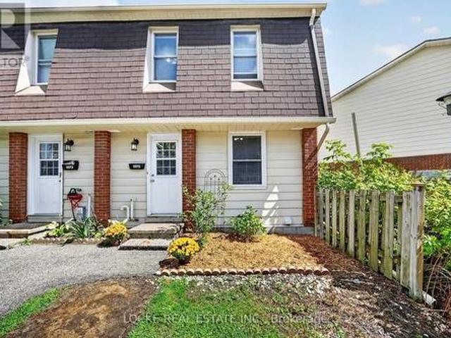 Townhouse for sale in Blackburn Hamlet, Ottawa