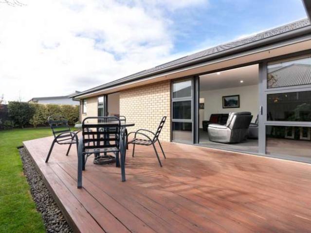 Property for sale in Chaslands, Canterbury