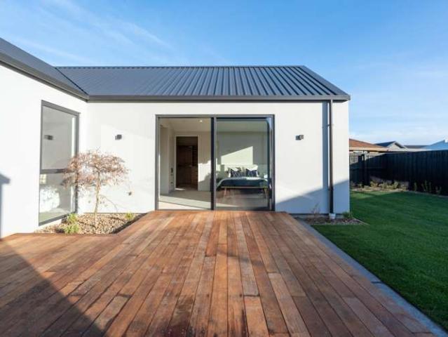 House for sale in Chaslands, Canterbury