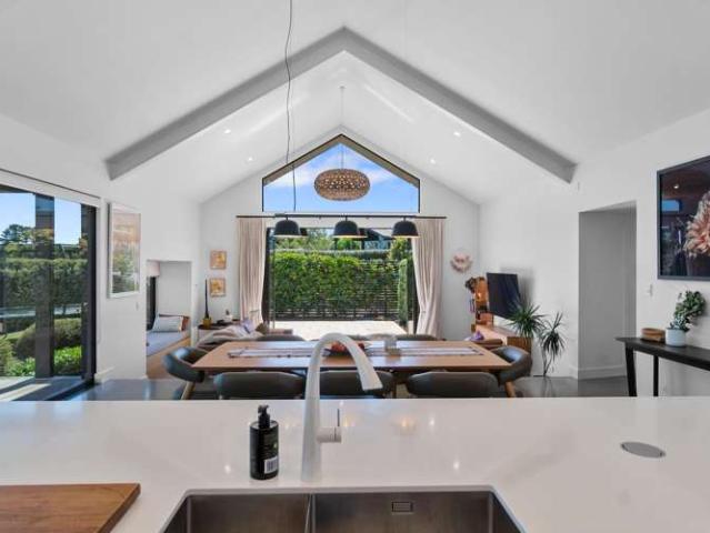 House for sale in Kingseat