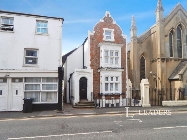 Apartment for rent in Roselands, Eastbourne