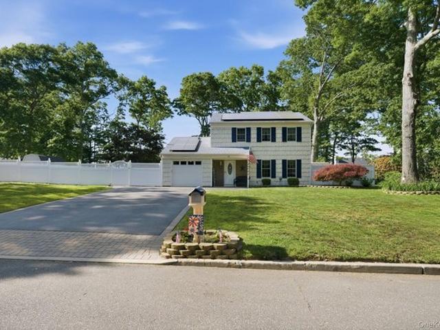 House for sale in Centereach, New York