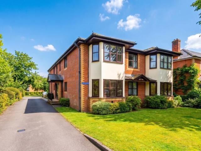 Apartment for rent in Mount Hermon, Woking