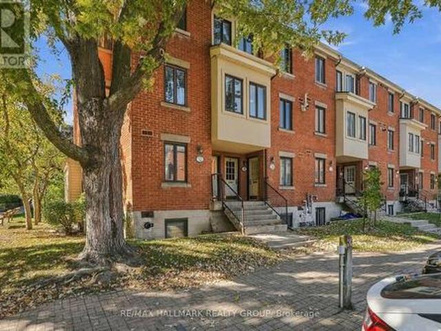 Townhouse for sale in CCC 656, Ottawa