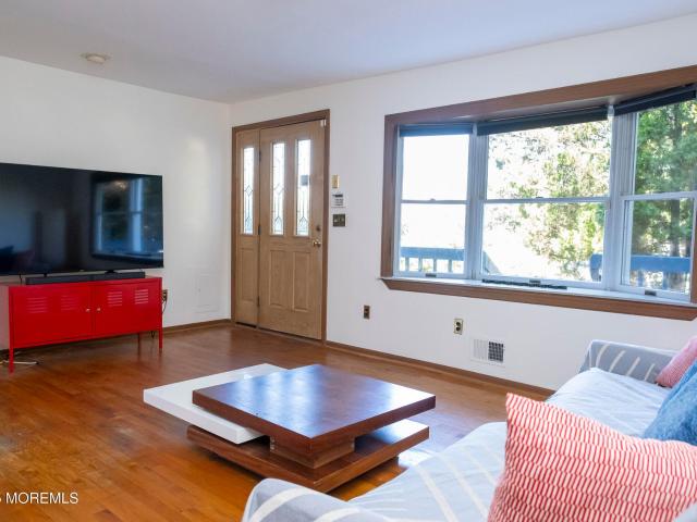 House for sale in Leonardo, New Jersey