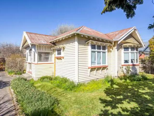 House for sale in Chaslands, Canterbury