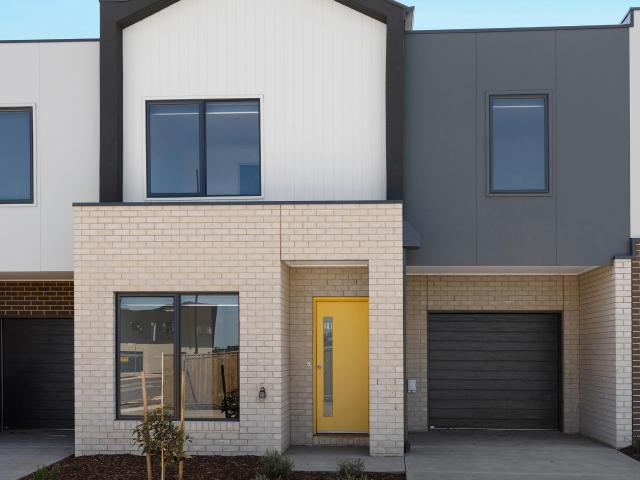 House for rent in Deanside Central, Melbourne
