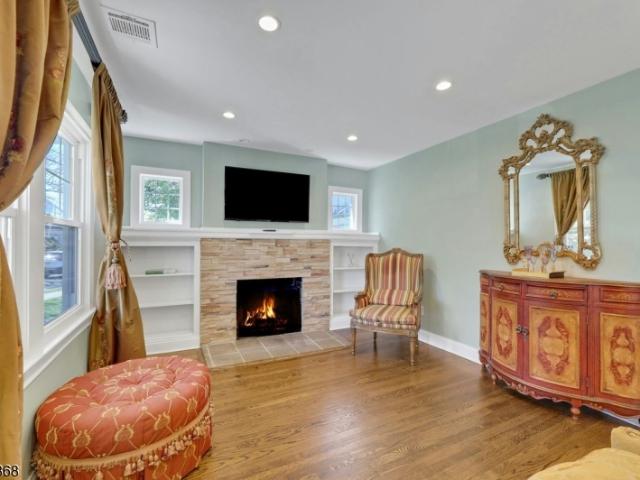 House for sale in Cedar Grove, New Jersey