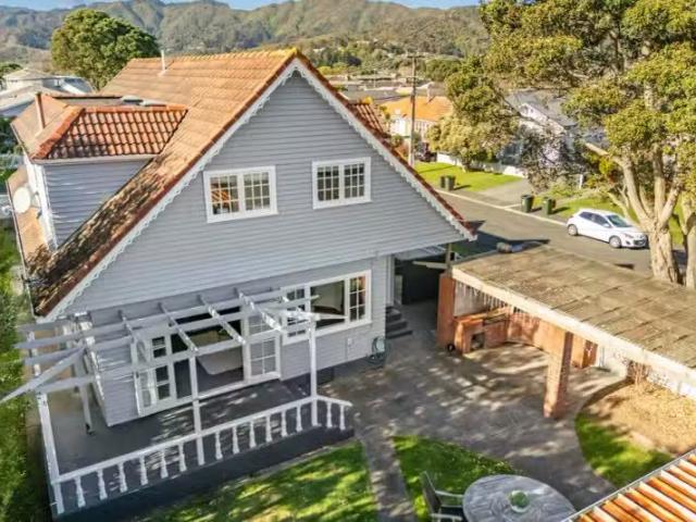 House for sale in Days Bay, Wellington