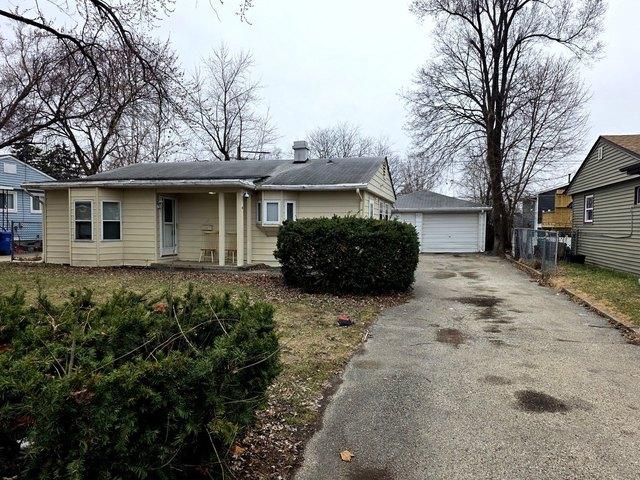 House for sale in Carpentersville, Illinois
