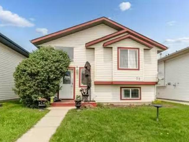House for sale in Sylvan Lake, Alberta