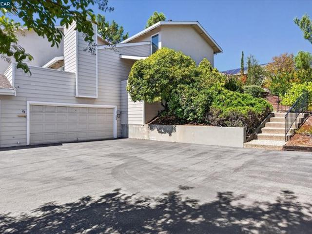Townhouse for sale in Pleasant Hill, California