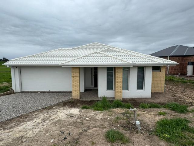 House for rent in Churchill, Victoria