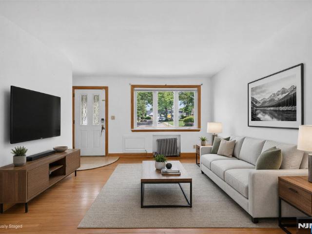 House for sale in Teaneck, New Jersey