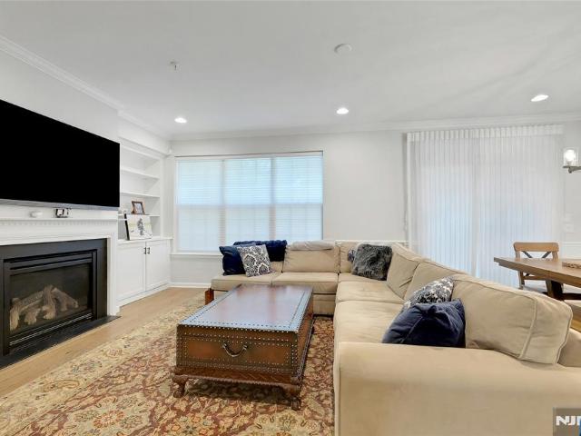 Condo for sale in Waldwick, New Jersey