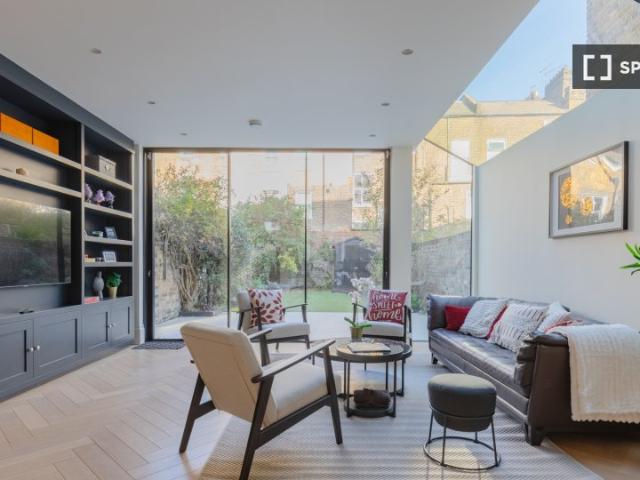Apartment for rent in London Borough of Hammersmith and Fulham, Greater London