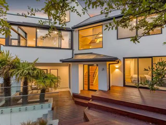 House for sale in Chaslands, Canterbury