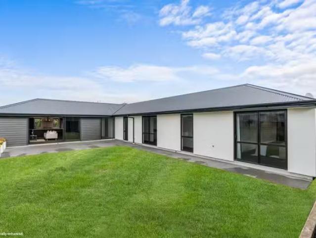 House for sale in Chaslands, Canterbury