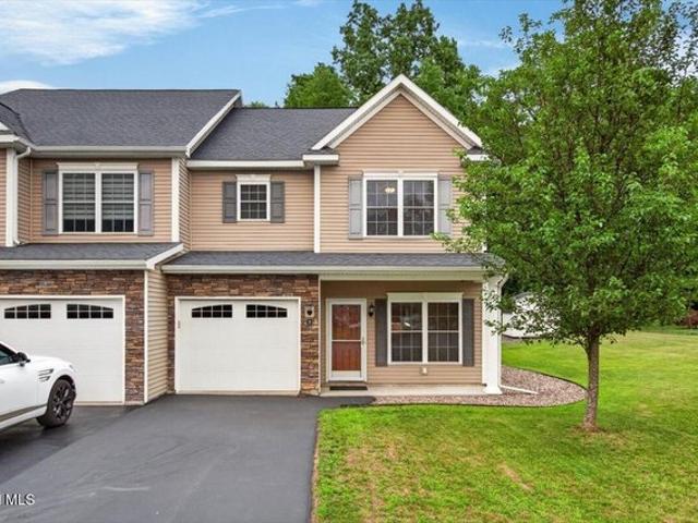 Townhouse for sale in Delmar, New York