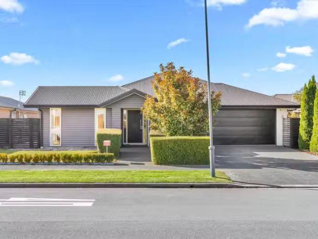 House for sale in Chaslands, Canterbury