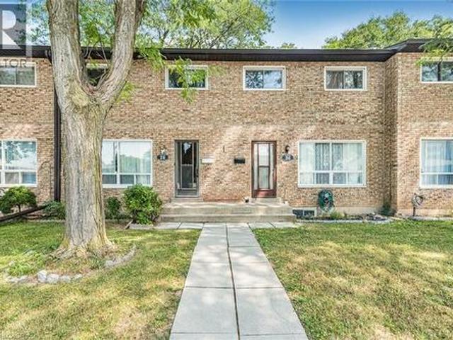Townhouse for sale in Ancaster, Ontario