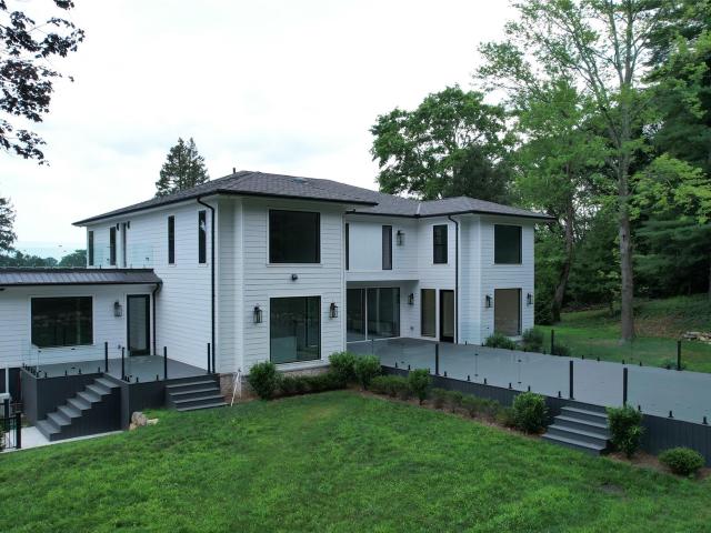 House for sale in Old Westbury