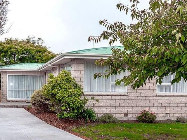 House for rent in Chaslands, Canterbury