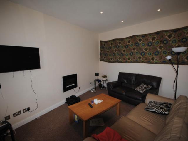 House for rent in Hyde Park, West Yorkshire