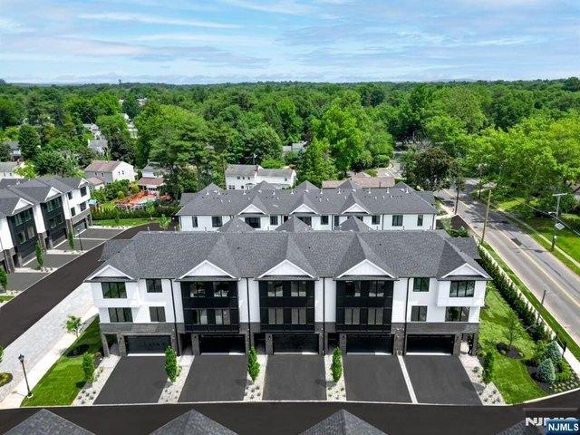Townhouse for sale in Paramus, New Jersey