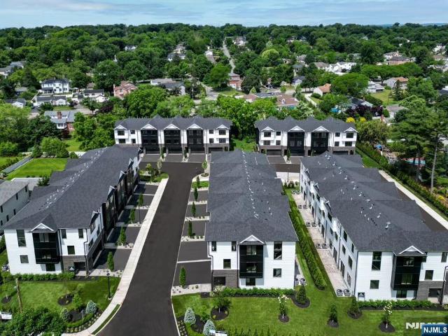 Townhouse for sale in Paramus, New Jersey