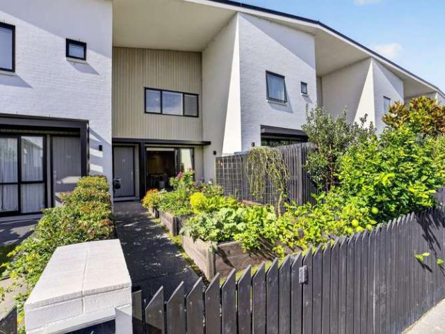Townhouse for sale in Paremoremo