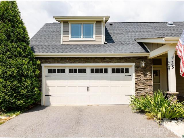 Townhouse for sale in Candler, North Carolina